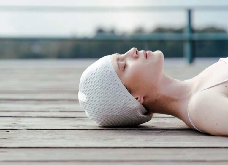 Le bonnet de bain : l'accessoire indispensable pour une baignade réussie