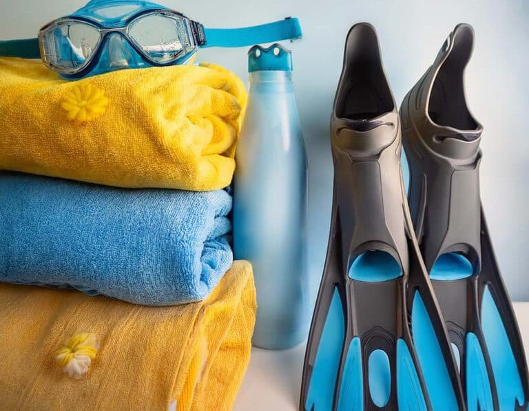 Débuter la natation : équipements et accessoires essentiels pour plonger dans la natation