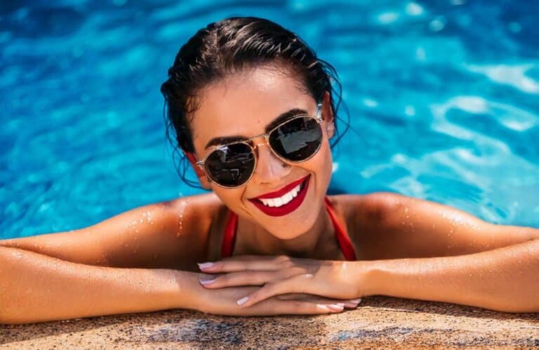 J'ai testé le maquillage waterproof à la piscine : voici ce qui a vraiment tenu