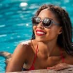 Maquillage waterproof plage et nage : comment tenir toute la journée sans retouches