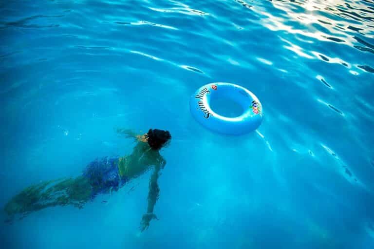 Les accessoires de natation indispensables : la bouée