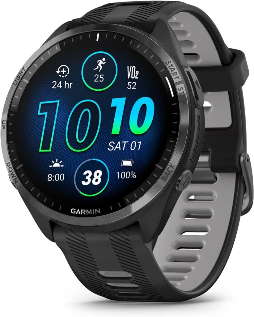 Montre Garmin Forerunner 965 affichant l’écran AMOLED lumineux et la cartographie couleur sur un poignet sportif.