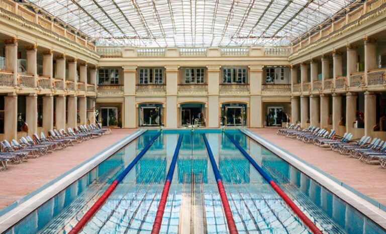 Lire la suite à propos de l’article Cette piscine à Paris est en train de devenir la plus impressionnante en 2026