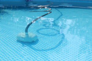 Robots hydrauliques et piscine : comprendre, choisir et optimiser l’entretien