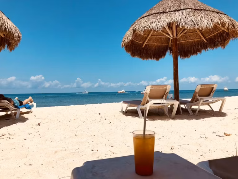 Lire la suite à propos de l’article Plage, paddle et randonnée côtière : pourquoi choisir des vêtements anti-UV Aigle pour l&rsquo;été
